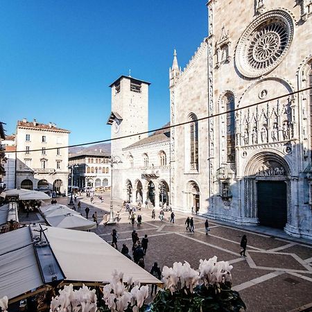 La Finestra Sul Duomo - The House Of Travelers Appartement Como Buitenkant foto