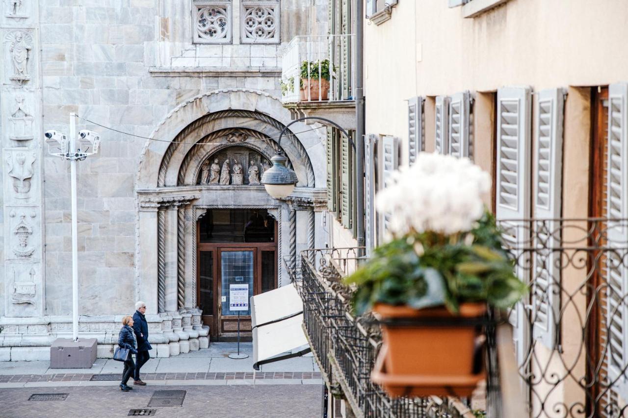La Finestra Sul Duomo - The House Of Travelers Appartement Como Buitenkant foto